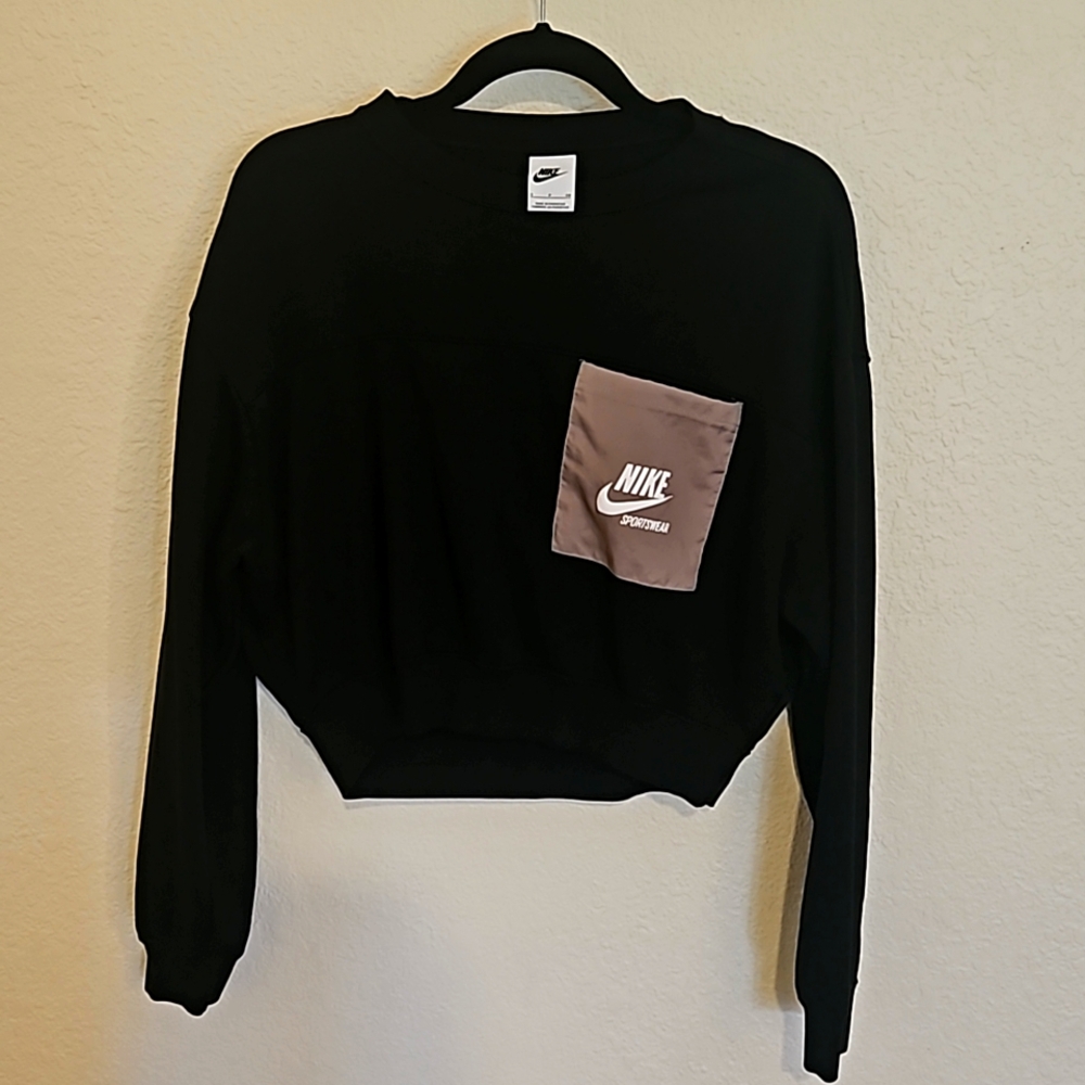 Nike crop light sweater with pocket